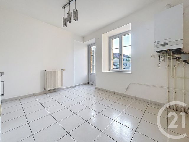 Appartement F3 à louer - 3 pièces - 69.0 m2 - SAULX - 70 - FRANCHE-COMTE - Century 21 Gsm Immo