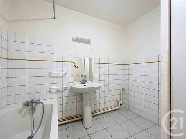 Appartement F3 à louer - 3 pièces - 72.27 m2 - ST SAUVEUR - 70 - FRANCHE-COMTE - Century 21 Gsm Immo