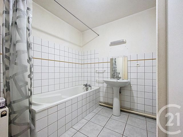 Appartement F3 à louer - 3 pièces - 72.27 m2 - ST SAUVEUR - 70 - FRANCHE-COMTE - Century 21 Gsm Immo