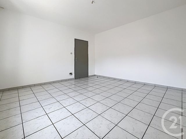 Appartement F4 à louer - 4 pièces - 78.0 m2 - ST SAUVEUR - 70 - FRANCHE-COMTE - Century 21 Gsm Immo