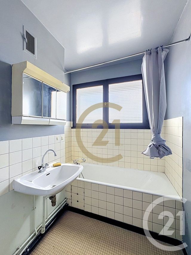 Appartement F4 à vendre - 4 pièces - 81.8 m2 - LUXEUIL LES BAINS - 70 - FRANCHE-COMTE - Century 21 Gsm Immo