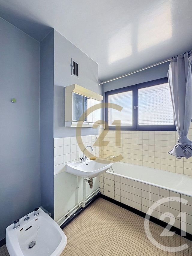 Appartement F4 à vendre - 4 pièces - 81.8 m2 - LUXEUIL LES BAINS - 70 - FRANCHE-COMTE - Century 21 Gsm Immo