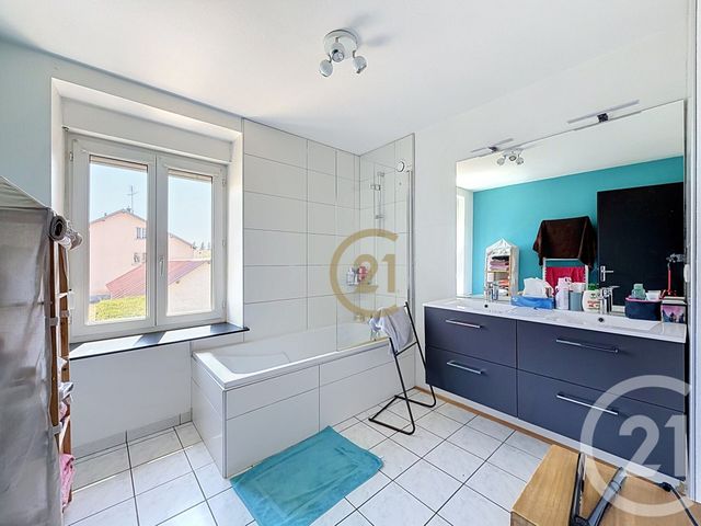 Appartement T5 à vendre - 5 pièces - 92.26 m2 - ST SAUVEUR - 70 - FRANCHE-COMTE - Century 21 Gsm Immo