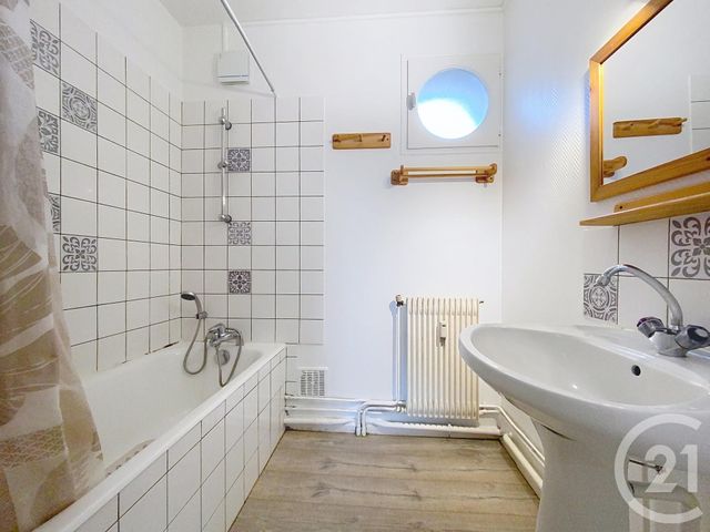 Appartement T3 à louer - 3 pièces - 67.35 m2 - LUXEUIL LES BAINS - 70 - FRANCHE-COMTE - Century 21 Gsm Immo