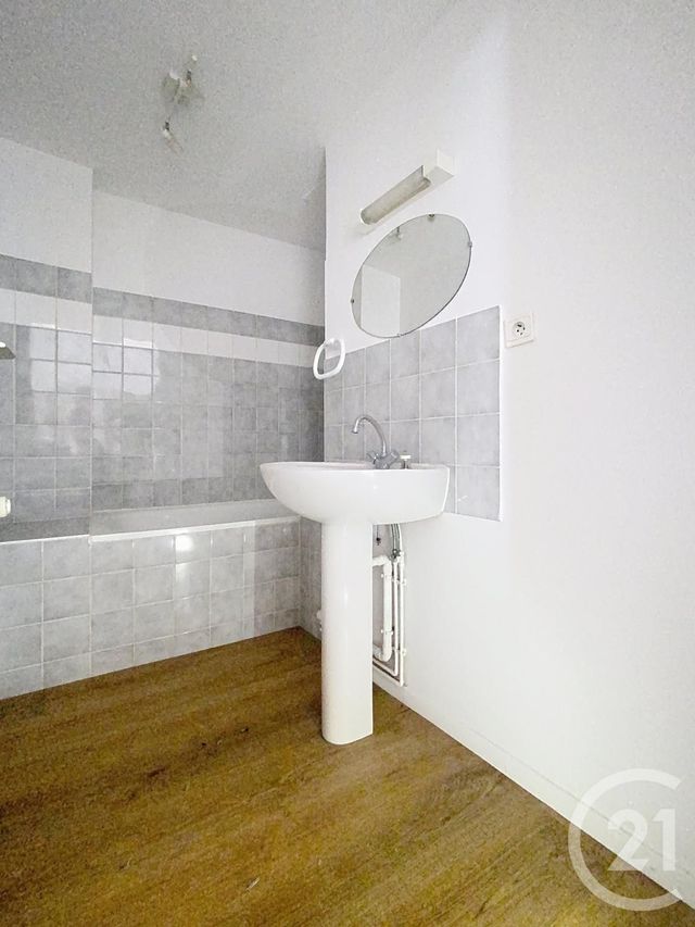 Appartement F3 à louer - 3 pièces - 68.45 m2 - LURE - 70 - FRANCHE-COMTE - Century 21 Gsm Immo
