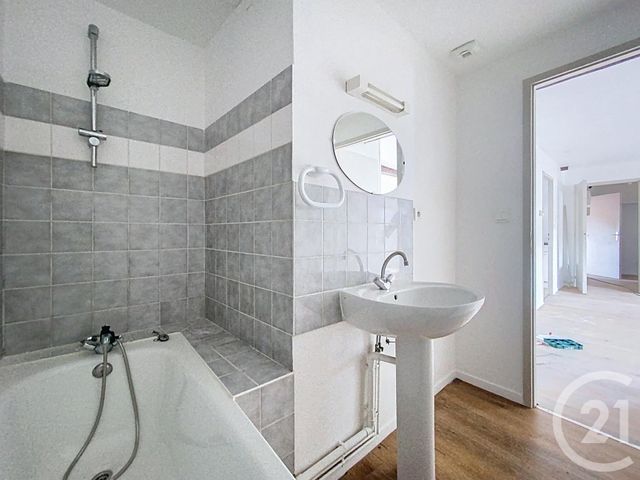 Appartement F3 à louer - 3 pièces - 68.45 m2 - LURE - 70 - FRANCHE-COMTE - Century 21 Gsm Immo