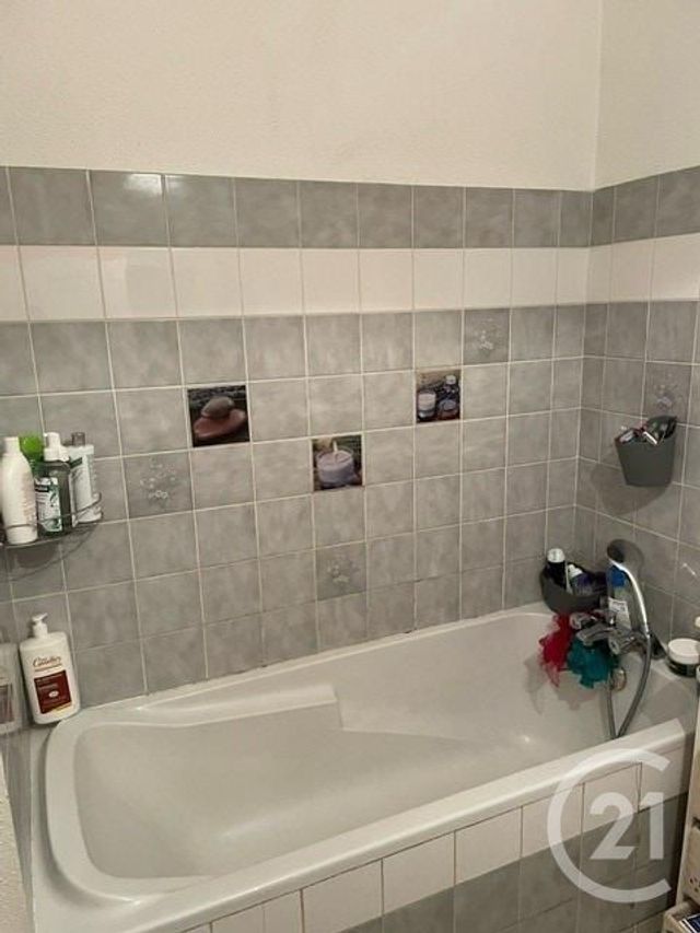 Appartement F3 à louer - 3 pièces - 92.92 m2 - ST SAUVEUR - 70 - FRANCHE-COMTE - Century 21 Gsm Immo