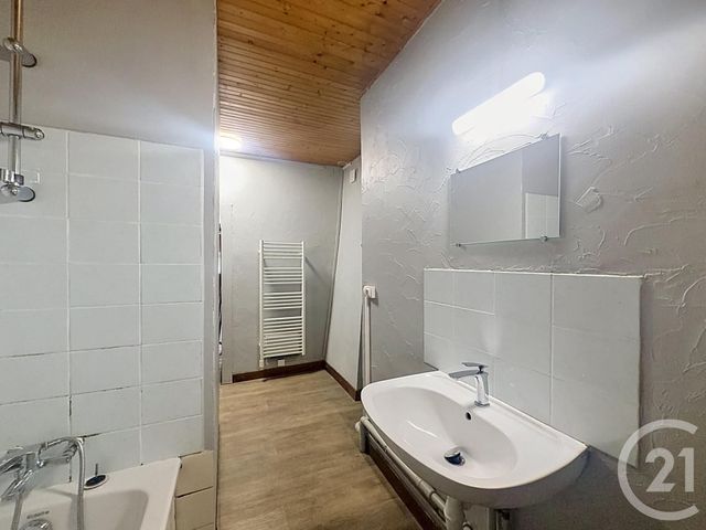 Appartement F4 à louer - 4 pièces - 85.0 m2 - GOUHENANS - 70 - FRANCHE-COMTE - Century 21 Gsm Immo