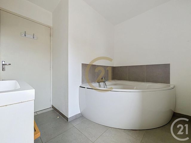 Appartement F3 à louer - 3 pièces - 78.21 m2 - ST SAUVEUR - 70 - FRANCHE-COMTE - Century 21 Gsm Immo